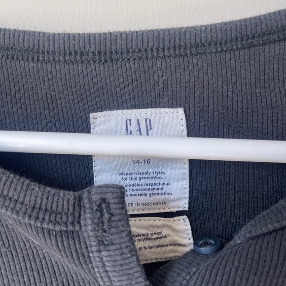 💙Buy 1 get 1 free💙 GAP Gray Long Sleeve Polo Crop Blouse - Picture 3 of 4